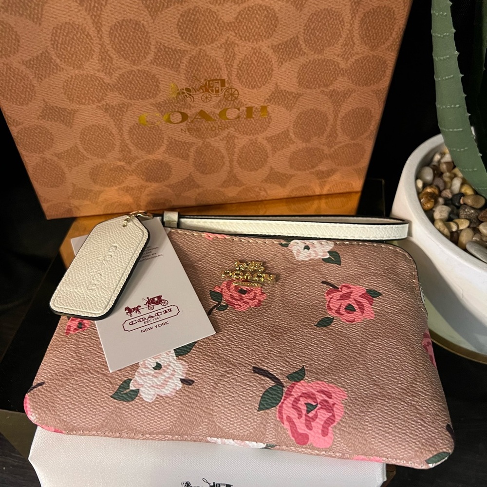 Coach Floral Signature Canvas Wristlet | NWT | Box & Dust Bag Included - Picture 4 of 13